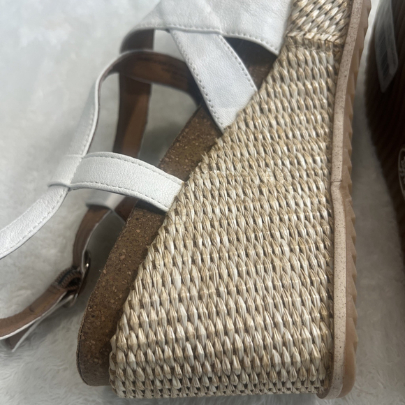 NWT Sofft Women's Devyn Sz 9.5 Wedge Sandals White Leather Open Toe Ankle Strap - Picture 16 of 16
